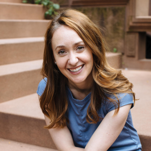 Headshot of Jamie Farnsworth Finn